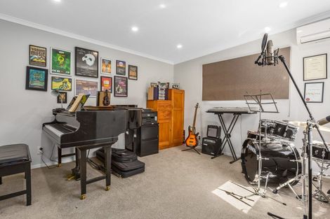 Photo of property in 28 Observatory Close, Whitby, Porirua, 5024