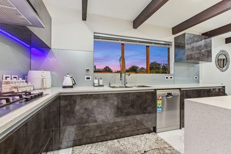 Photo of property in 18 Kohinoor Avenue, Mangere, Auckland, 2022