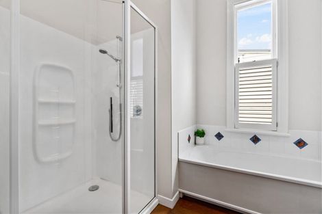 Photo of property in 108 Calliope Road, Stanley Point, Auckland, 0624