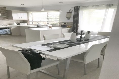 Photo of property in 22 Ashmere Lane, Weymouth, Auckland, 2103