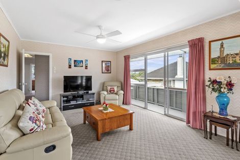 Photo of property in 17 Kaikoura Street, Henderson, Auckland, 0612