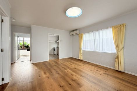 Photo of property in 62 Manhattan Heights, Glendene, Auckland, 0602