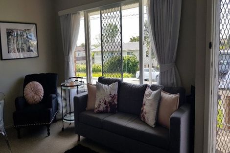 Photo of property in 4a/2 Corrella Road, Belmont, Auckland, 0622