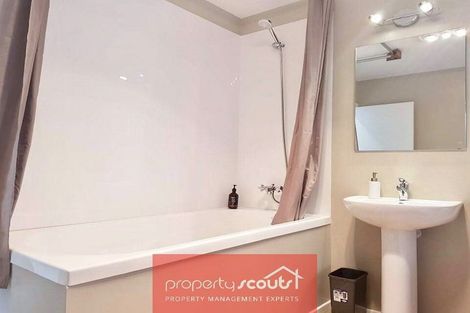 Photo of property in 10 Lindaver Grove, Merrilands, New Plymouth, 4312