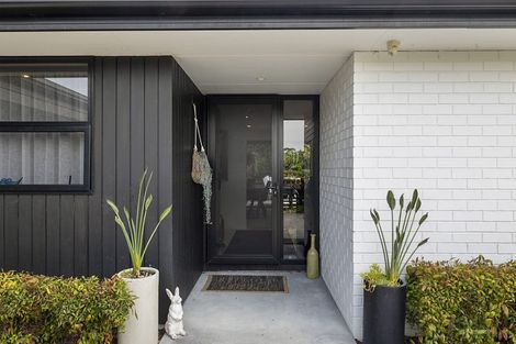 Photo of property in 3 Aderman Place, Hurworth, New Plymouth, 4310