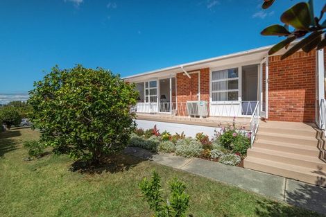 Photo of property in 1/5 Onepoto Road, Hauraki, Auckland, 0622