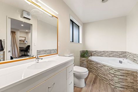 Photo of property in 10 Courtfield Close, Parklands, Christchurch, 8083