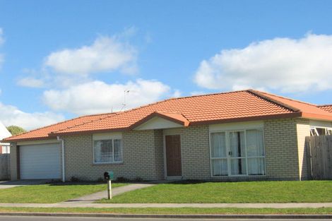 Photo of property in 8 Liddesdale Place, Papakura, 2110