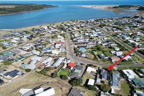 Photo of property in 4 Andresen Street, Foxton Beach, Foxton, 4815