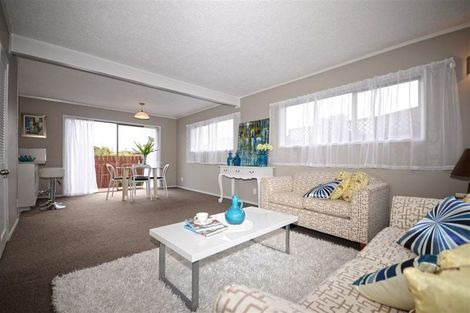 Photo of property in 1a/3 Amberley Avenue, Te Atatu South, Auckland, 0610