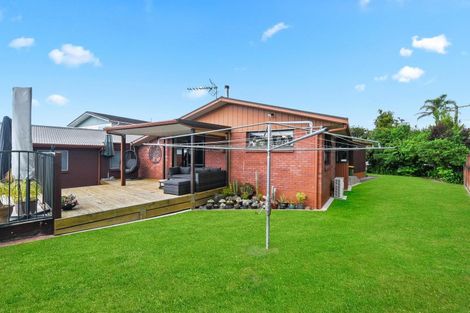 Photo of property in 37 Pulham Crescent, Queenwood, Hamilton, 3210