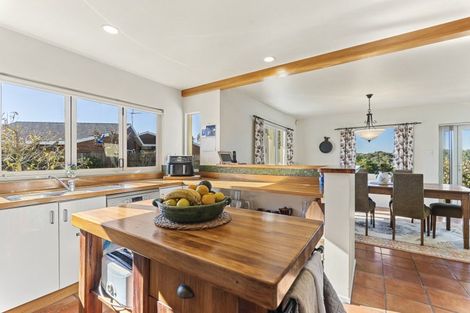 Photo of property in 3 Waiwera Place, Merrilands, New Plymouth, 4312