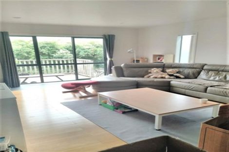 Photo of property in 10/10-26 John Jennings Drive, Oteha, Auckland, 0632