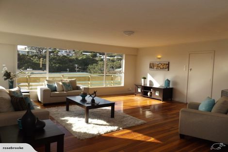 Photo of property in 6 Link Road, Newlands, Wellington, 6037