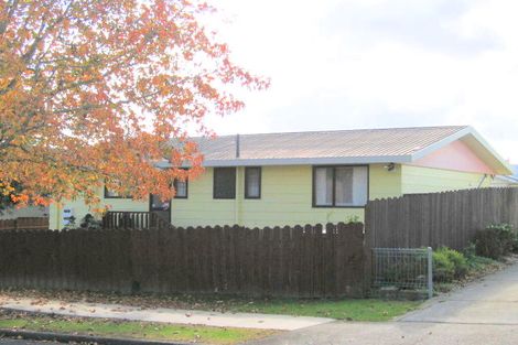 Photo of property in 2/23 Sikkim Crescent, Clover Park, Auckland, 2019