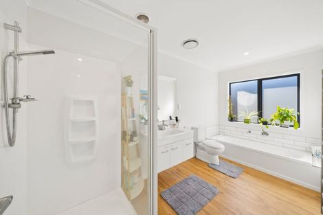 Photo of property in 17 Te Kaeaea Crescent, Wallaceville, Upper Hutt, 5018