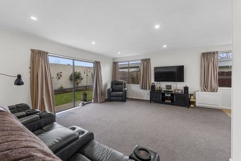 Photo of property in 25 La Perouse Place, Northcote, Christchurch, 8052
