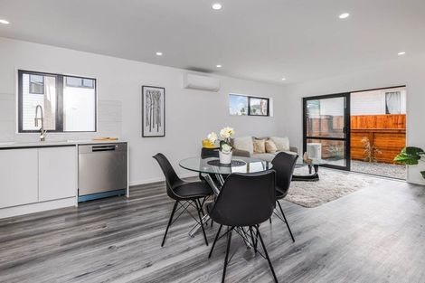 Photo of property in 7b Gladfield Lane, Te Atatu Peninsula, Auckland, 0610