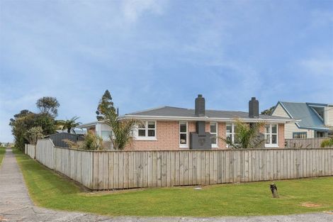 Photo of property in 20 Cook Street, Carters Beach, Westport, 7825