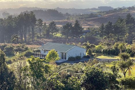 Photo of property in 62 Bethells Road, Waitakere, Henderson, 0782
