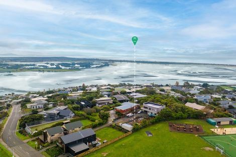 Photo of property in 302 Cannon Hill Crescent, Mount Pleasant, Christchurch, 8081