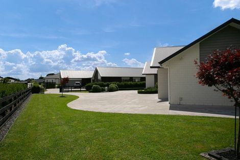 Photo of property in 18 Mike Smith Drive, Cambridge, 3434