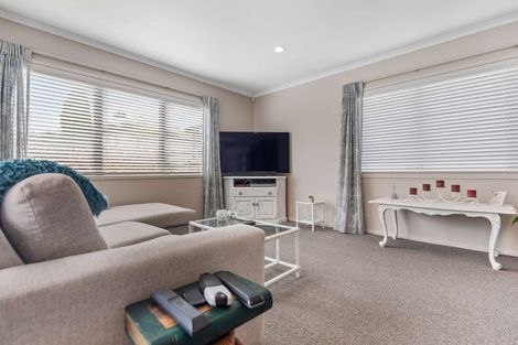 Photo of property in 64 Martyn Street, Waiuku, 2123