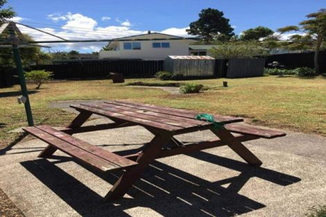 Photo of property in 15 Crompton Road, Massey, Auckland, 0614