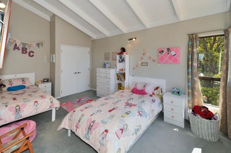 Photo of property in 909 East Coast Road, Northcross, Auckland, 0632