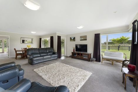 Photo of property in 271 Richmond Road, Lepperton, New Plymouth, 4373