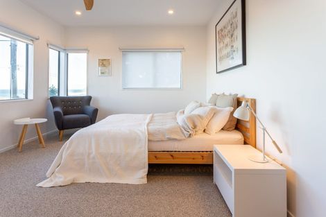 Photo of property in 394 The Esplanade, Island Bay, Wellington, 6023