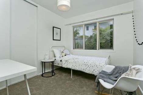 Photo of property in 5 Sandpiper Grove, Unsworth Heights, Auckland, 0632