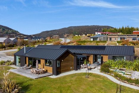 Photo of property in 19 Glenaray Crescent, Wanaka, 9305