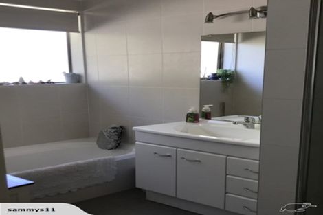 Photo of property in 11 Starlight Cove, Hobsonville, Auckland, 0618