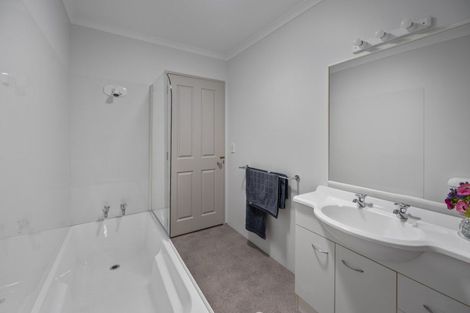 Photo of property in 7a Golding Road, Taradale, Napier, 4112