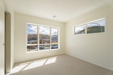 Photo of property in 7 Pine Hill Rise, Glenside, Wellington, 6037