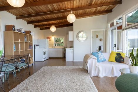 Photo of property in 54 Rayner Road, Piha, 0772