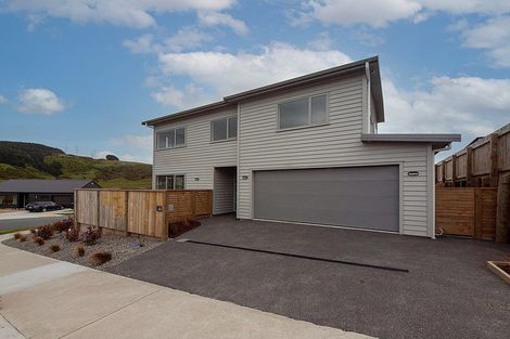 Photo of property in 166 Amesbury Drive, Churton Park, Wellington, 6037