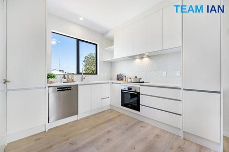 Photo of property in 11 Kayle Glen, West Harbour, Auckland, 0618
