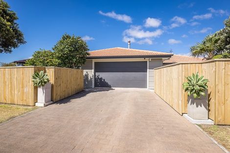 Photo of property in 1 Sandpiper Court, Paraparaumu Beach, Paraparaumu, 5032