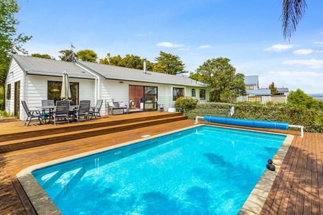 Photo of property in 8 Buckleys Track, Paremoremo, Auckland, 0632