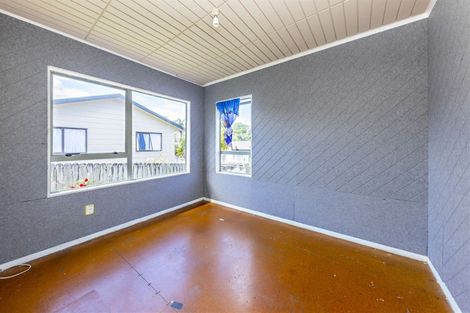 Photo of property in 11 Lori Place, Massey, Auckland, 0614