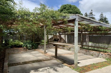 Photo of property in 19 Oxford Street, Marton, 4710