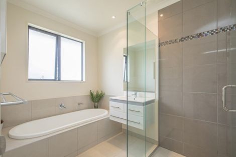 Photo of property in 32 Infinity Drive, Wanaka, 9305