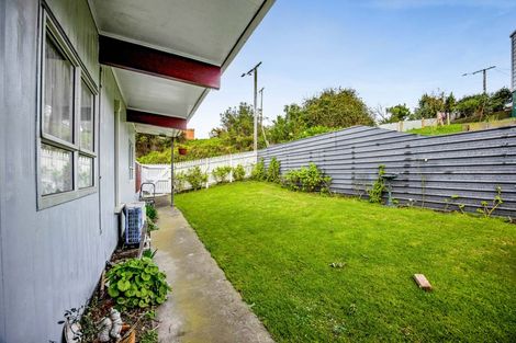 Photo of property in 18 Cambridge Street, Patea, 4520