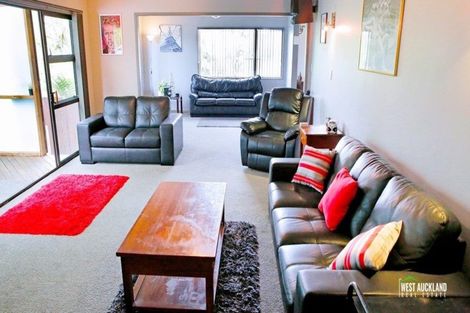 Photo of property in 2/76 Kaurilands Road, Titirangi, Auckland, 0604