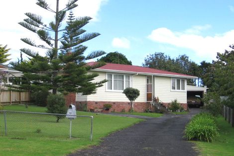 Photo of property in 13 Neil Avenue, Te Atatu Peninsula, Auckland, 0610