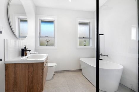 Photo of property in 210 Wairakei Road, Bryndwr, Christchurch, 8053