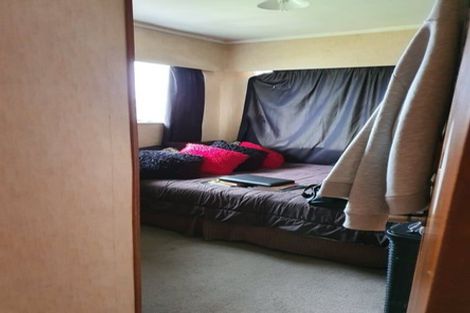 Photo of property in 2/25 Gill Avenue, Te Atatu Peninsula, Auckland, 0610