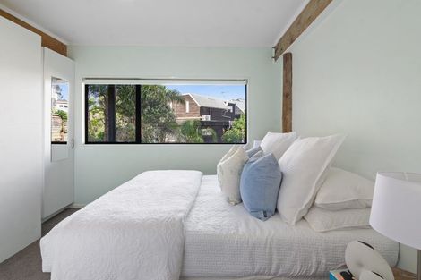 Photo of property in 7a Ellangowan Road, Waiake, Auckland, 0630